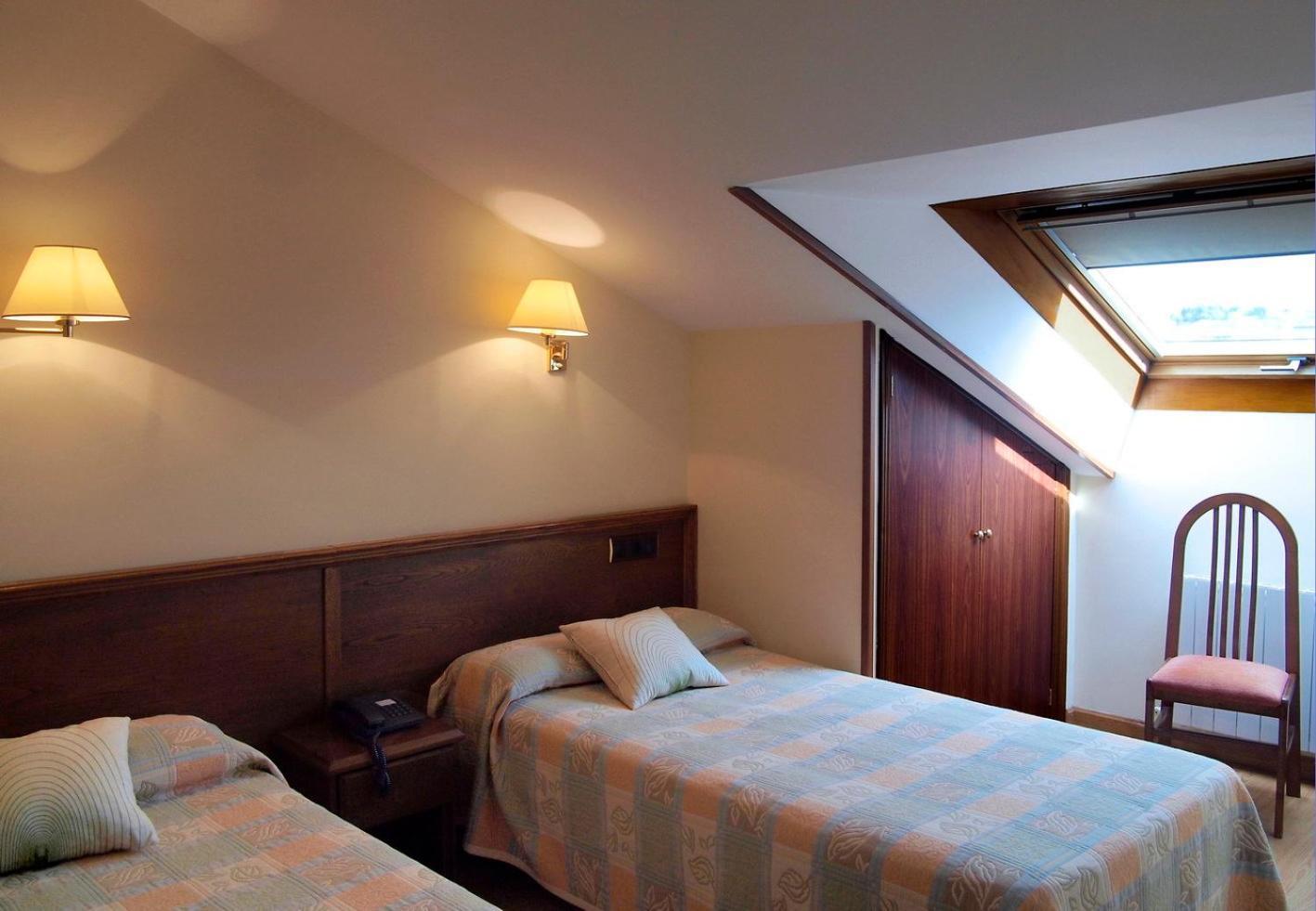 Hotel Y Apartamentos Arias Navia Kültér fotó