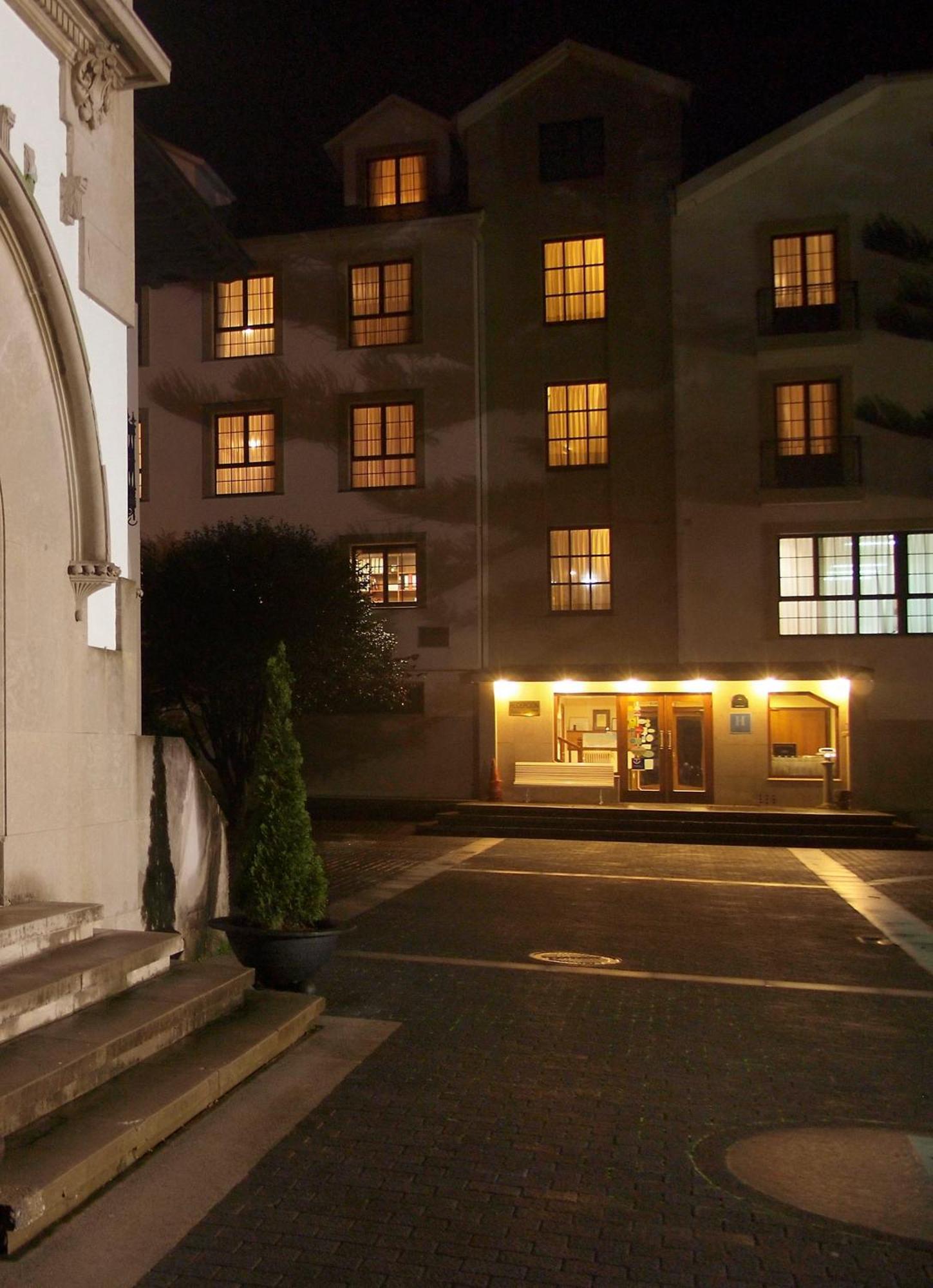 Hotel Y Apartamentos Arias Navia Kültér fotó