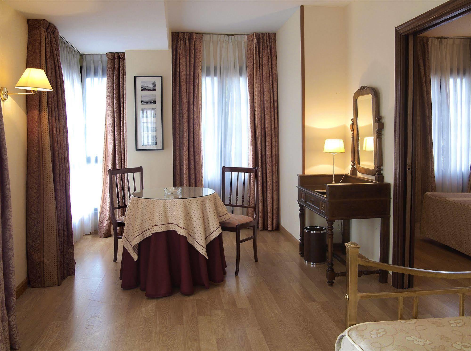 Hotel Y Apartamentos Arias Navia Kültér fotó
