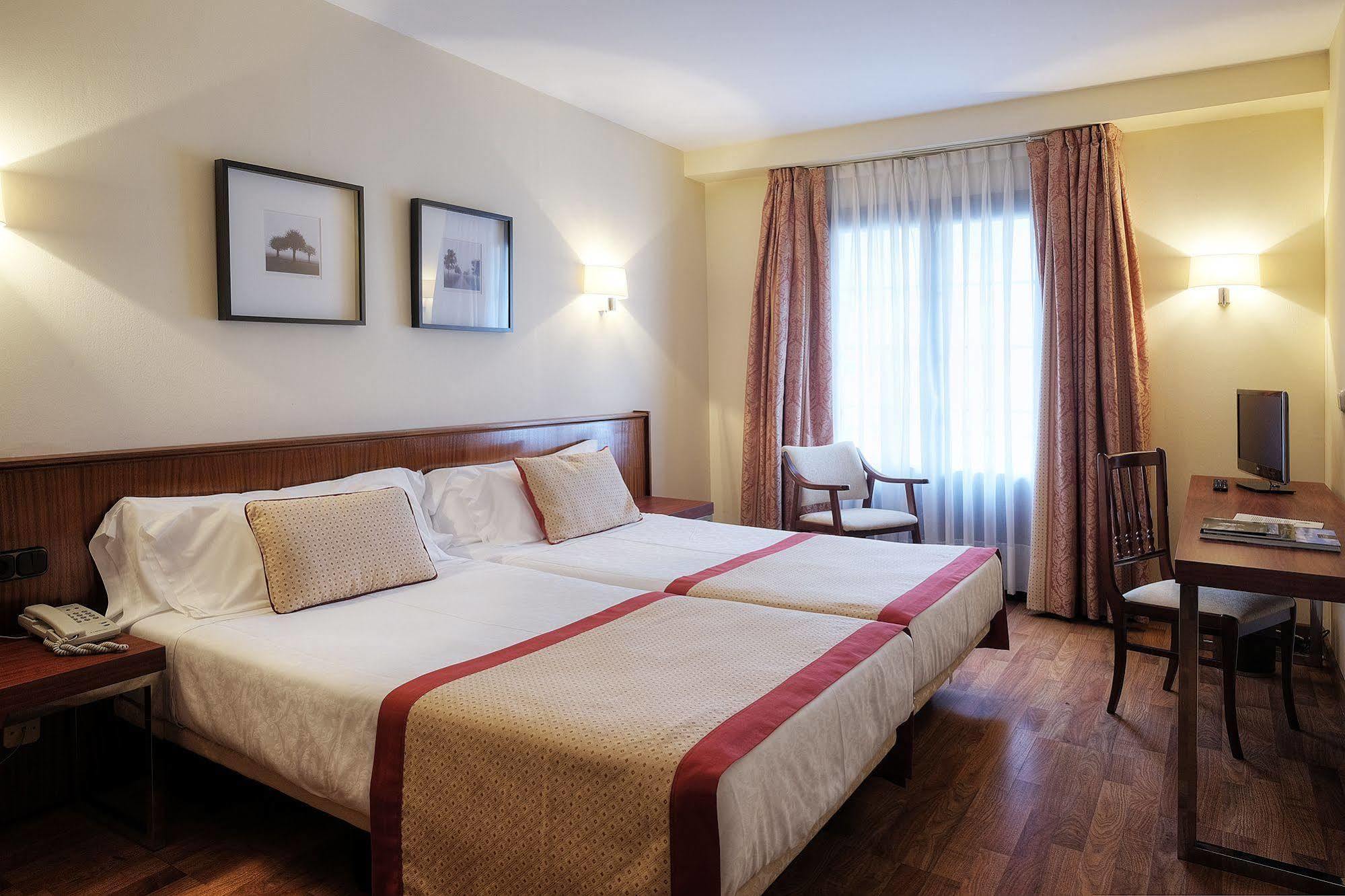 Hotel Y Apartamentos Arias Navia Kültér fotó