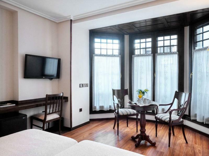 Hotel Y Apartamentos Arias Navia Kültér fotó
