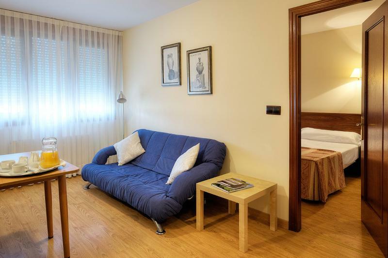 Hotel Y Apartamentos Arias Navia Kültér fotó